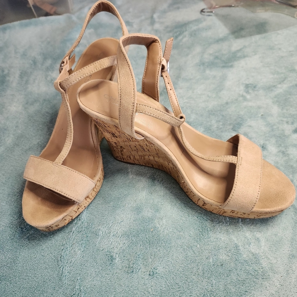 Chic Beige Wedge Sandals